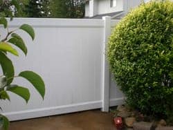 vinyl privacy fence 